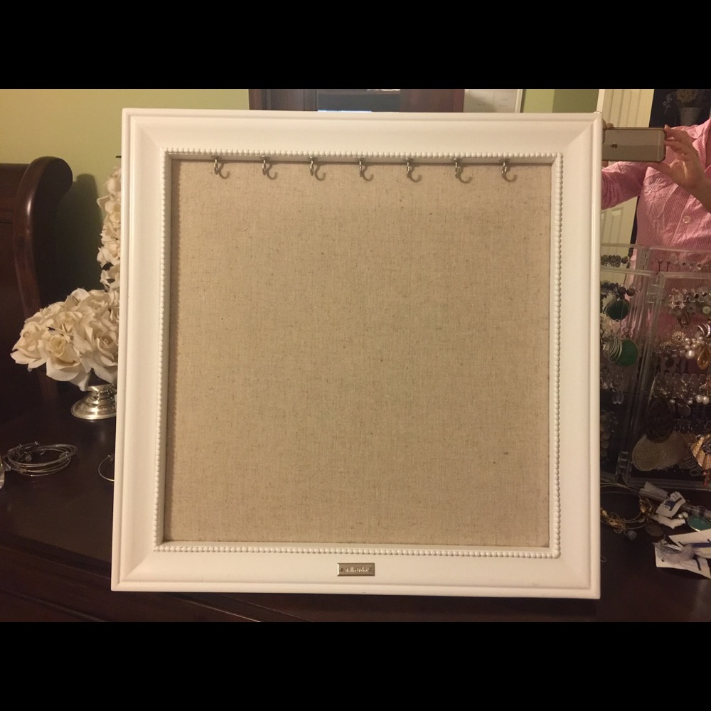 Stella and dot large frame jewelry frame. 18x18